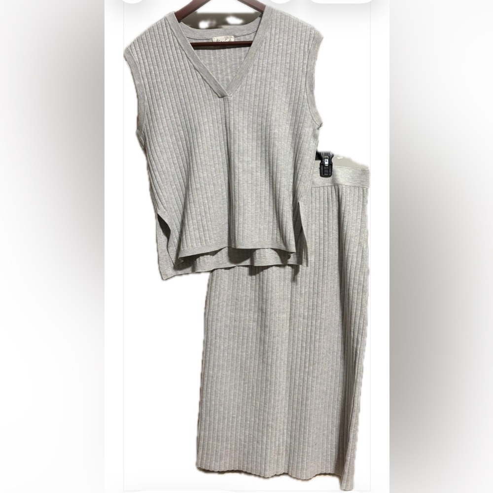 Marled - Skirt & V Neck Top Ribbed Set